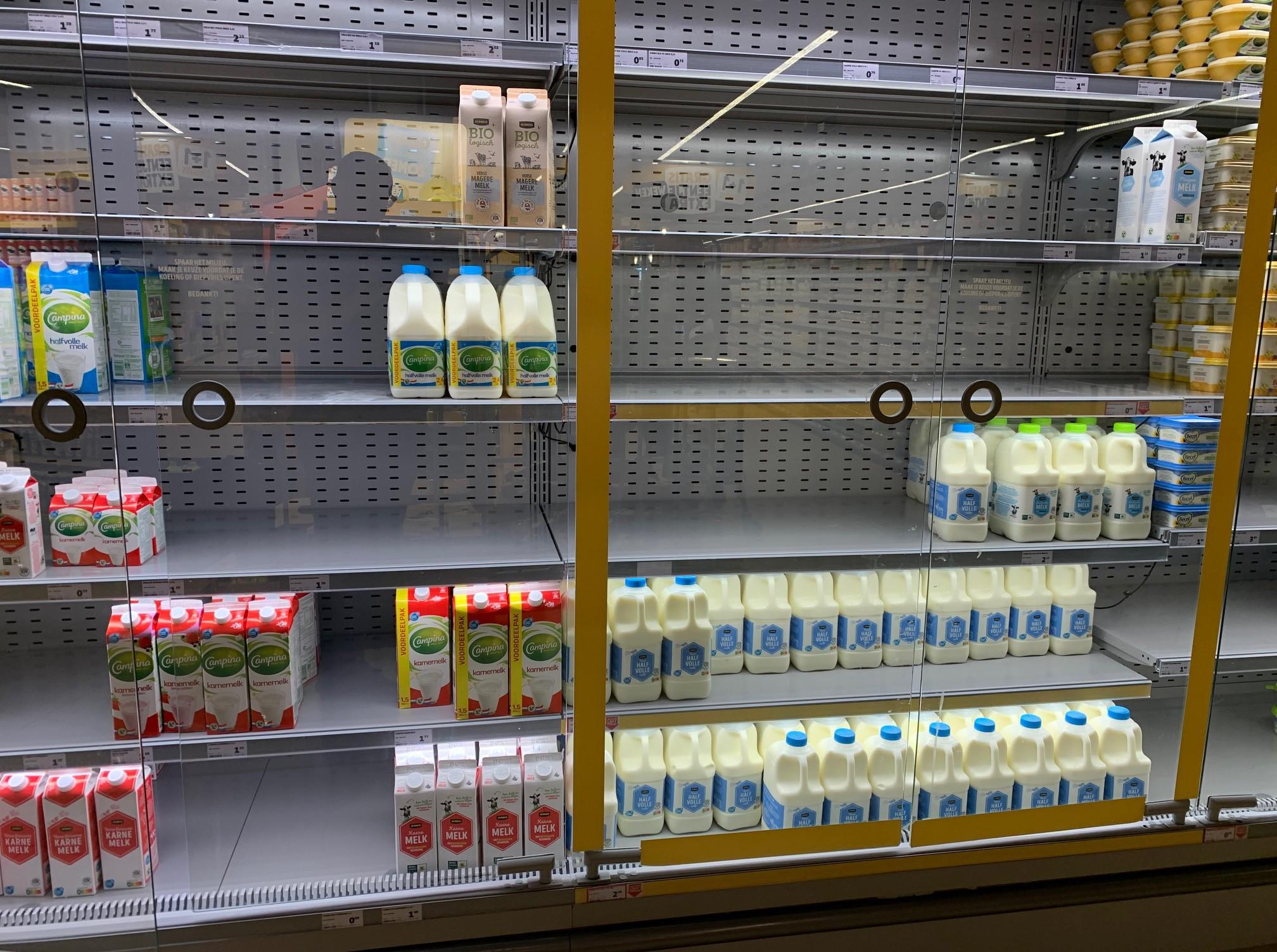 Lege schappen in West-Friese supermarkten pas over dagen gevuld: ’Ik hoop voor Nederland dat deze si